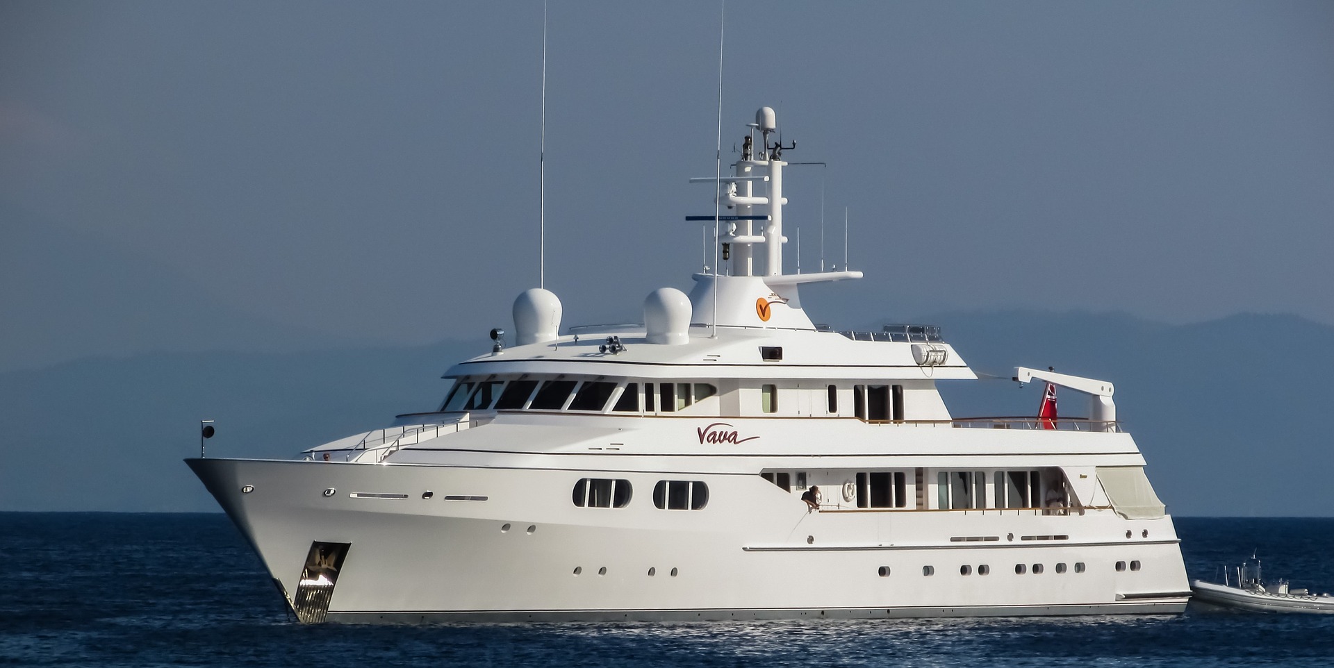 The Perks of Renting a Chartered Yacht